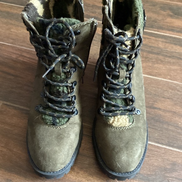 Madden Girl Lug sole lace up boots 8.5 - Picture 2 of 7